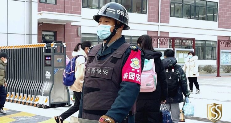 京城頭條丨以身為盾 護校平安——京城安保隊員擔(dān)當(dāng)盡責(zé)獲贊譽